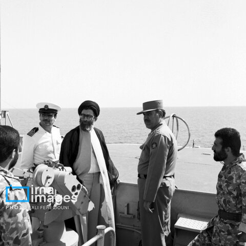 عکس | تصاویری از مانور دریایی در تنگه هرمز؛ مهر ۱۳۶۴