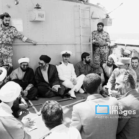 عکس | تصاویری از مانور دریایی در تنگه هرمز؛ مهر ۱۳۶۴