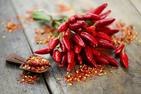 آیا خوردن غذای تند واقعاً بدن را خنک می‌کند؟