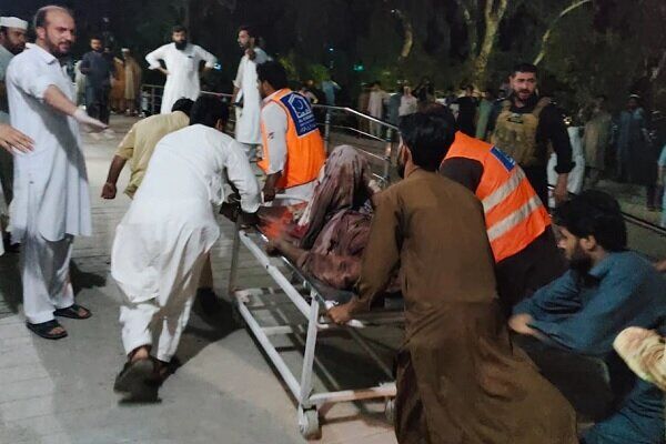 حمله مسلحانه و انفجار در پاکستان؛ ۳ پلیس کشته و ۲۰ نفر زخمی شدند