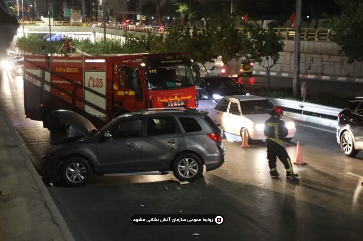 دو مصدوم بر اثر برخورد دو خودرو در زیرگذر تقاطع خلیج فارس