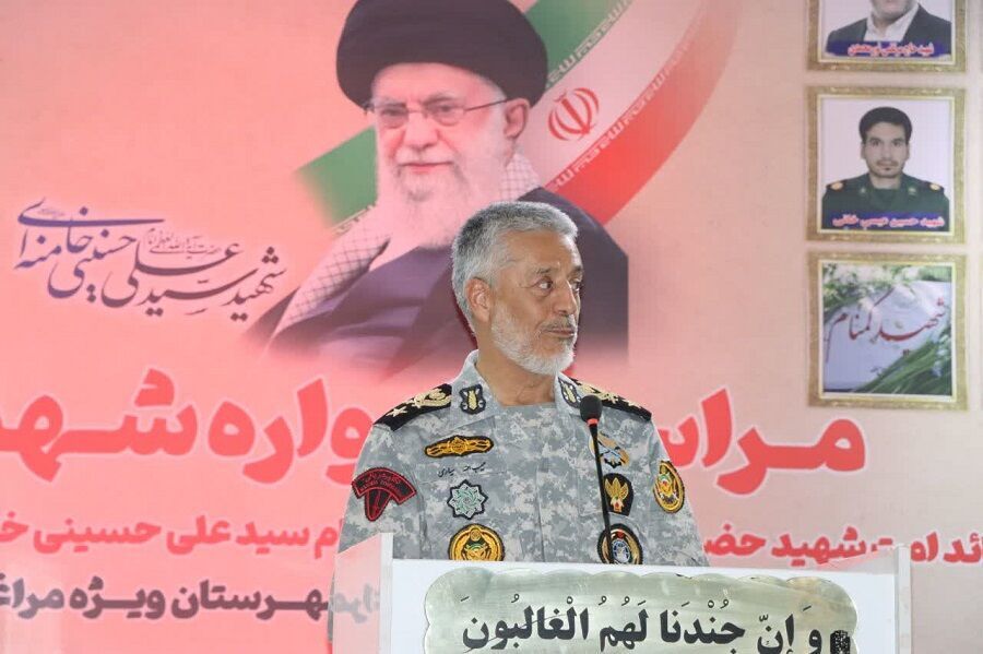 دریادار سیاری: هر گونه تفرقه بین صفوف مردم عامل اصلی شکست برابر دشمنان خواهد بود