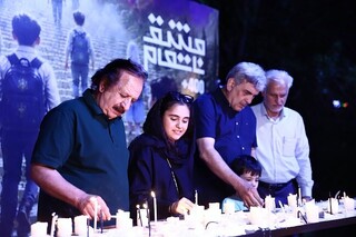 بازدید مجید مجیدی از رویداد «مشق ناتمام»؛ ادای احترام به شهدای کودک