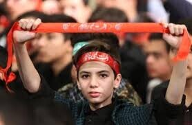 فیلم | لبیک نوجوانان به رهبر انقلاب؛ نسل چهارم انقلاب ایستاده است