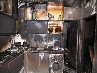مهار آتش سوزی در یک آپارتمان ۵ طبقه و نجات ۱۱ نفر در مشهد