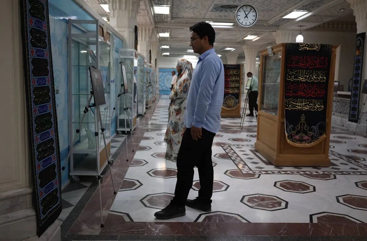 نمایشگاه فرهنگی «از کربلا تا خراسان» در کتابخانه حرم رضوی دایر شد