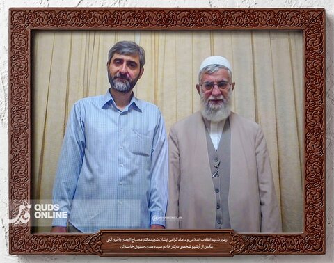 عکس | تصویری از شهید دکتر مصباح‌الهدی باقری در کنار رهبر شهید انقلاب اسلامی