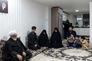 دیدار تولیت آستان قدس رضوی با خانواده‌های شهدای مدافع حرم در روز بزرگداشت این شهدا