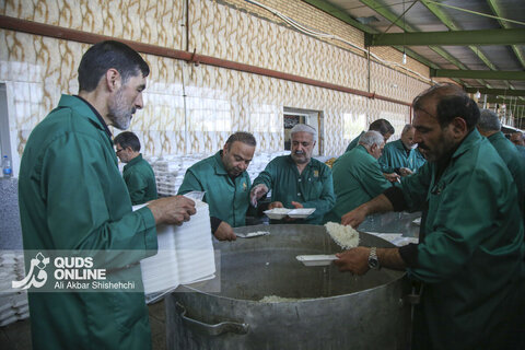 پذیرایی از زاِئران پیاده امام رضا علیه السلام در موکب حضرت جوادالائمه علیه السلام