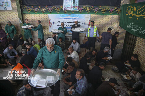 پذیرایی از زاِئران پیاده امام رضا علیه السلام در موکب حضرت جوادالائمه علیه السلام