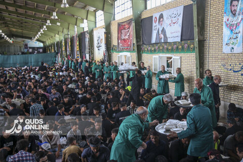 پذیرایی از زاِئران پیاده امام رضا علیه السلام در موکب حضرت جوادالائمه علیه السلام