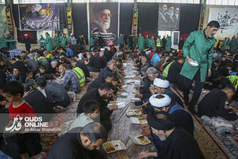 پذیرایی از زاِئران پیاده امام رضا علیه السلام در موکب حضرت جوادالائمه علیه السلام