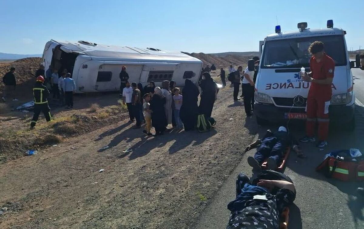 واژگونی اتوبوس در جاده روستایی درمیان، چهار کشته بر جا گذاشت