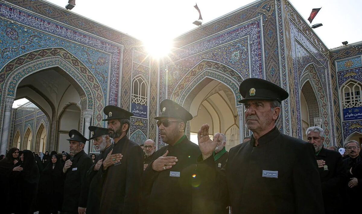 طنین نوای سوگ هیئت عالم آل محمد (ع) در حرم حضرت رضا (ع)
