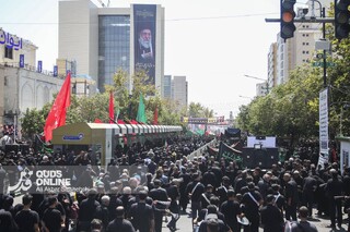 گزارش قدس از حال و هوای مشهدالرضا(ع) در روز شهادت عالم آل محمد(ع)/ مشهد در سوگ شهادت سلطان خراسان
