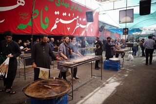 خدمت موکب حسینیه جوادالائمه(ع) به زائران رضوی هشت ساله شد 