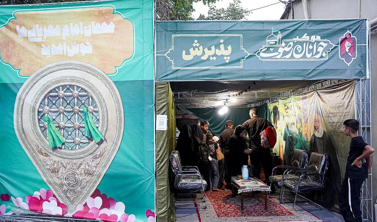 میزبانی مؤسسه جوانان آستان قدس رضوی از زائران امام هشتم (ع) به صورت خانوادگی