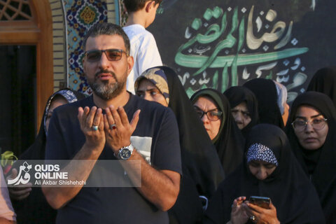 تعویض پرچم گنبدحرم مطهر امام رضا علیه السلام