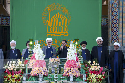 تعویض پرچم گنبدحرم مطهر امام رضا علیه السلام