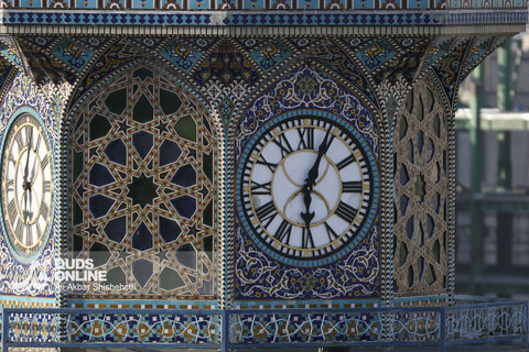 تعویض پرچم گنبدحرم مطهر امام رضا علیه السلام