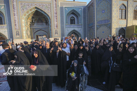 تعویض پرچم گنبدحرم مطهر امام رضا علیه السلام