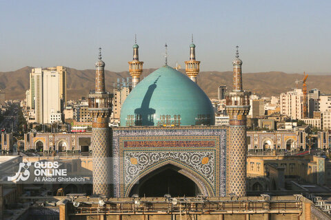 تعویض پرچم گنبدحرم مطهر امام رضا علیه السلام
