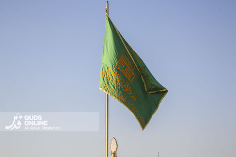 تعویض پرچم گنبدحرم مطهر امام رضا علیه السلام