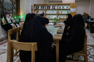 برپایی کافه کتاب کتابخانه رضوی با محوریت رهبر شهید(رحمت‌الله علیه)