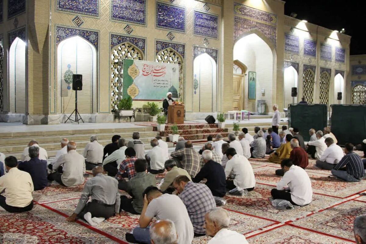 قاطعیت در برابر دشمن و مهربانی با مؤمنان؛ شاخصه‌های پیروان پیامبر (ص)