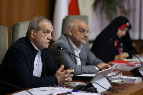 پزشکیان: دولت باید در کاهش مصرف انرژی پیش‌قدم باشد