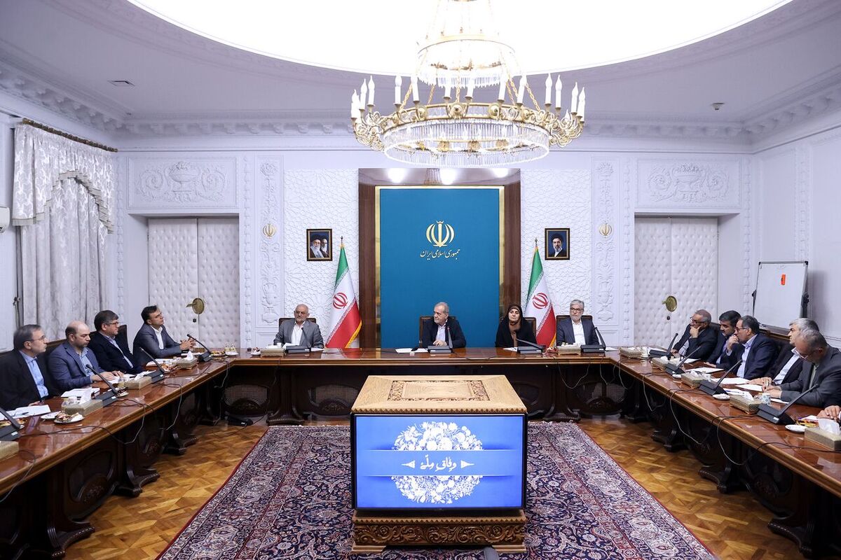 عزم دولت برای کاهش مصرف سوخت؛ پزشکیان: از همین فردا شروع می‌کنیم