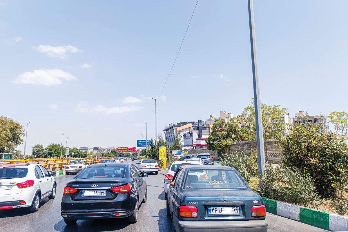 بررسی دلایل شکل‌گیری صف‌های طولانی بنزین در جایگاه‌های سوخت / تدابیر ناقص بنزینی در شهریور شلوغ مشهد