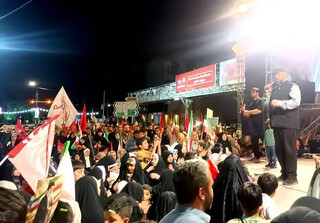 همنوایی مردم با نوای «باید برخاست» در میعادگاه پرچم گردانی میدان جانباز