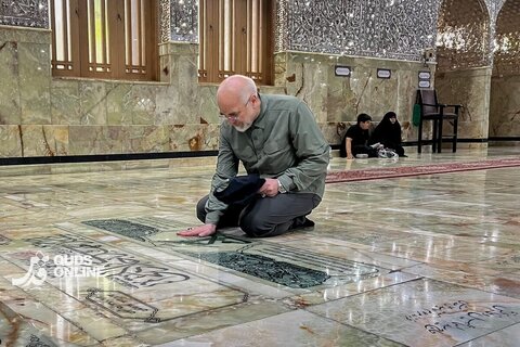 عکس | حضور رئیس مجلس در حرم مطهر حضرت عبدالعظیم حسنی (ع)
