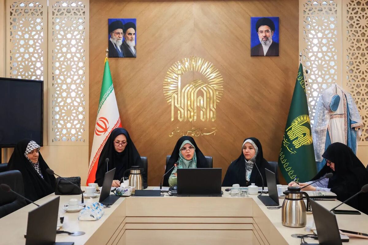 بررسی الزامات گسترش نشست‌های ادبی خوانش متون در کتابخانه‌ها در کارگاه آموزشی کتابخانه مرکزی آستان قدس رضوی