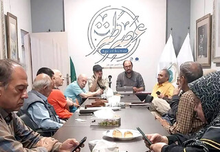در تازه‌ترین نشست انجمن «عصر طنز» مؤسسه آفرینش‌های هنری آستان قدس رضوی/ موبایل‌ها خاطراتشان را در «عصر طنز» روایت کردند