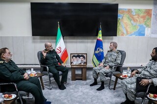 در دیدار سرلشکر وحیدی و امیر حاتمی مطرح شد؛ وحدت ارتش و سپاه از کشورمان در برابر فتنه‌ها محافظت می‌کند