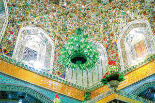 تجلی حکمت شیعی و هندسه قدسی در بازتاب انوار حرم مطهر رضوی / آینه‌خانه معرفت؛ وقتی هندسه به معراج می‌رود