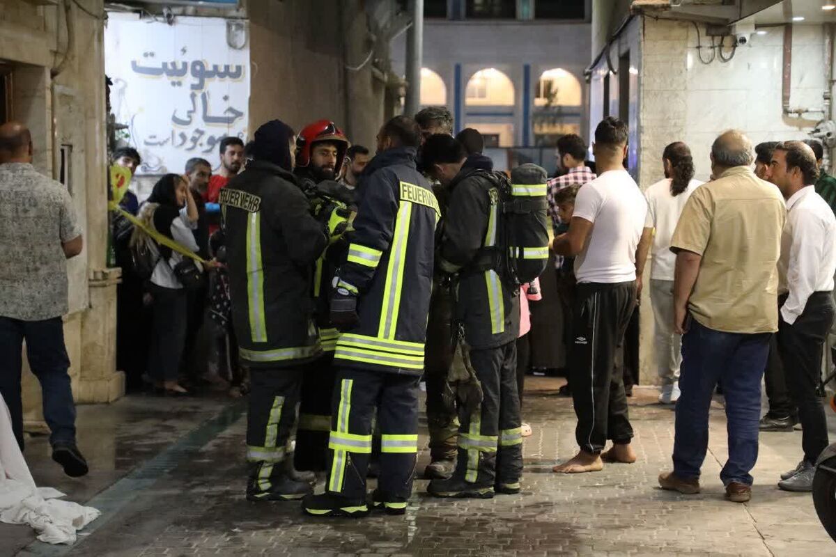 نجات بیش از ۱۰ محبوس از حریق خانه مسافر در مشهد