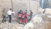 سقوط دو کارگر جوان در چاه ۱۱ متری