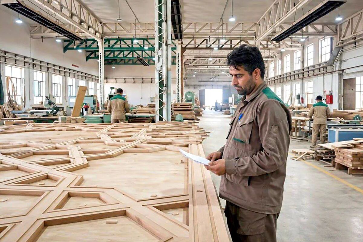 از بوی چوب تا افتخار خدمت در حرم؛ ۱۹ سال همراهی با آرایه‌های معماری رضوی
