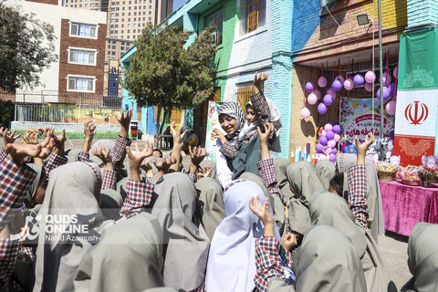 گزارش تصویری | برگزاری مراسم جشن شکوفه‌ها در دبستان سمیه مشهد