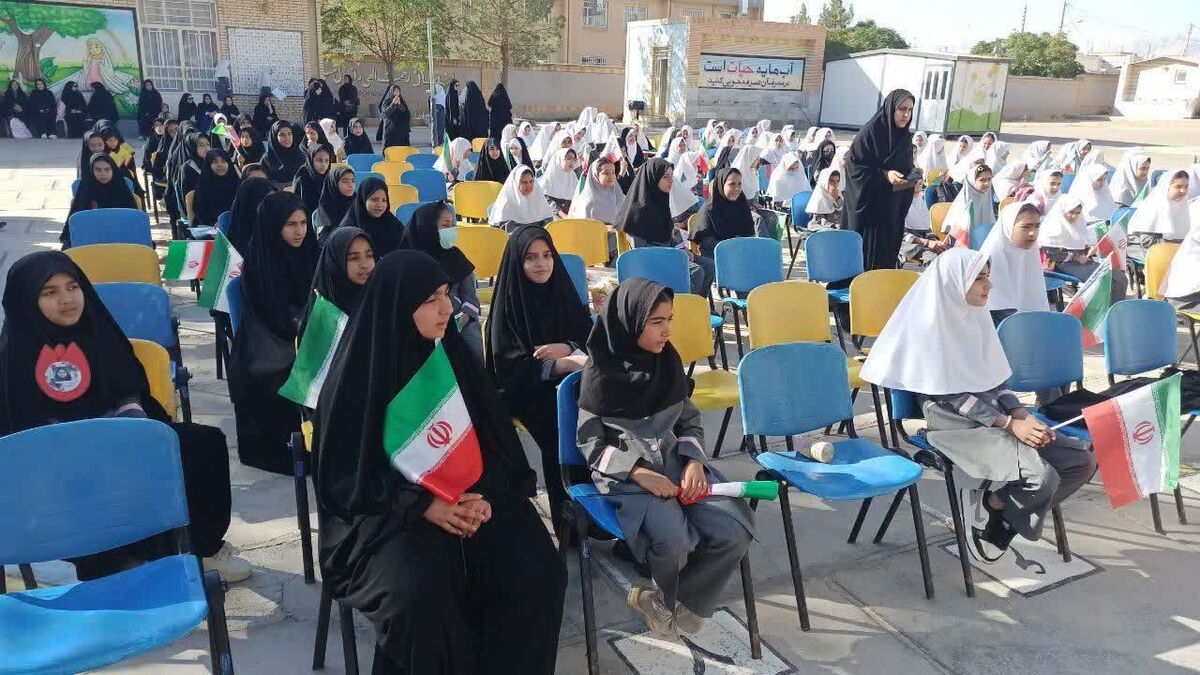 آیین آغاز سال تحصیلی و نواختن زنگ مهر و مقاومت در بشرویه برگزار شد