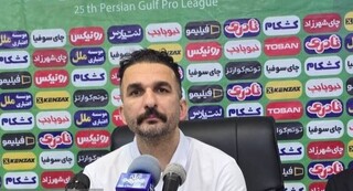 سرمربی تیم فوتبال صنعت نفت آبادان: بعضی بازیکنان صنعت نفت بی‌مسئولیت بودند