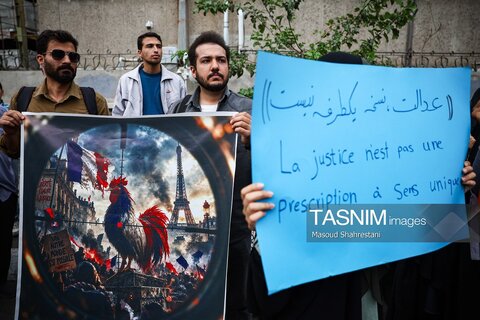 عکس | تجمع اعتراضی مقابل سفارت فرانسه در تهران