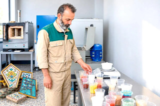 فراتر از نقش و نگار؛ کاشی‌های حرم چگونه با نیت خدمت تولید می‌شوند؟
