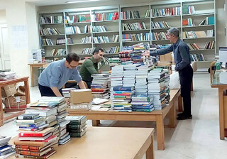 اهدای بیش از ۳۵ هزار نسخه منبع اطلاعاتی توسط فرهنگ‌دوستان به کتابخانه رضوی