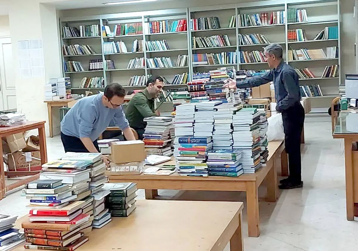 اهدای بیش از ۳۵ هزار نسخه منبع اطلاعاتی توسط فرهنگ‌دوستان به کتابخانه رضوی