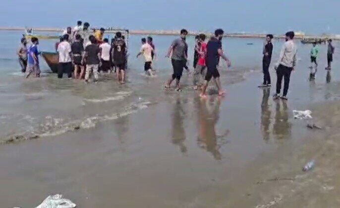 فیلم | حمله دشمن آمریکایی به صیادان سیریک ۳ مصدوم برجا گذاشت