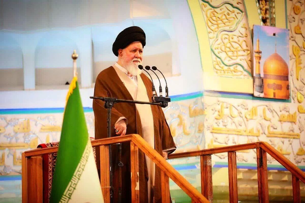 آیت‌الله علم‌الهدی: ایستادگی و مقاومت، راه مقابله با فشارهای شرطی دشمن است / نباید در برابر تهدیدهای دشمن تمکین کنیم